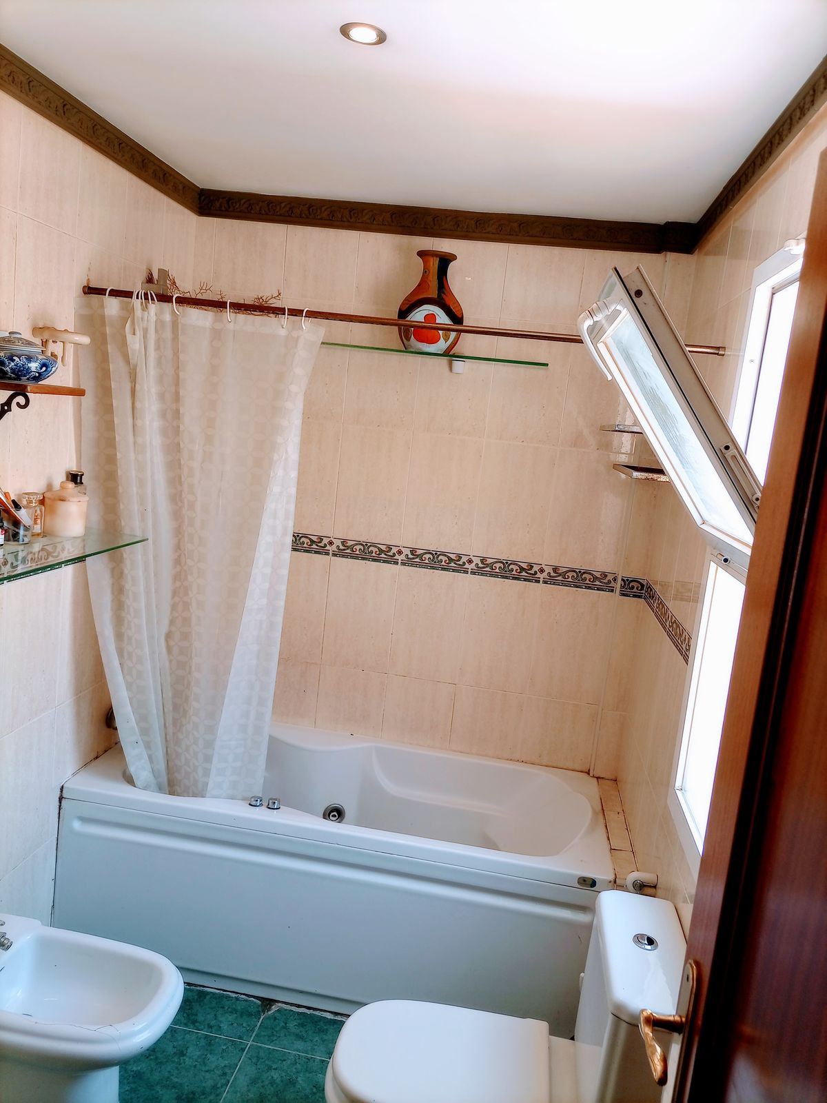 6b8e73d7e40a554b8c2081b07a11204b - 14