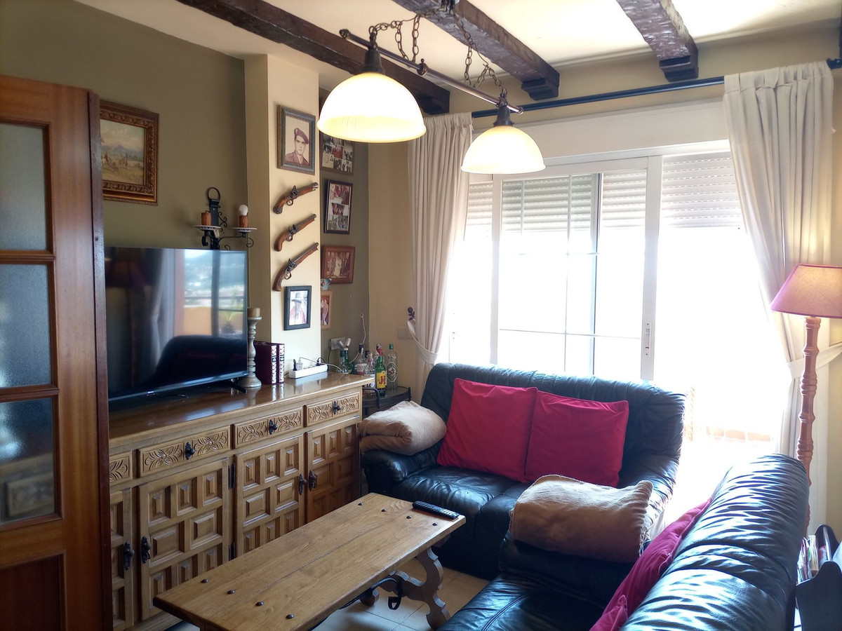 6b8e73d7e40a554b8c2081b07a11204b - 16