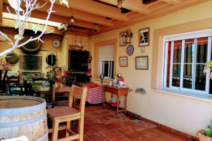 6b8e73d7e40a554b8c2081b07a11204b - 18