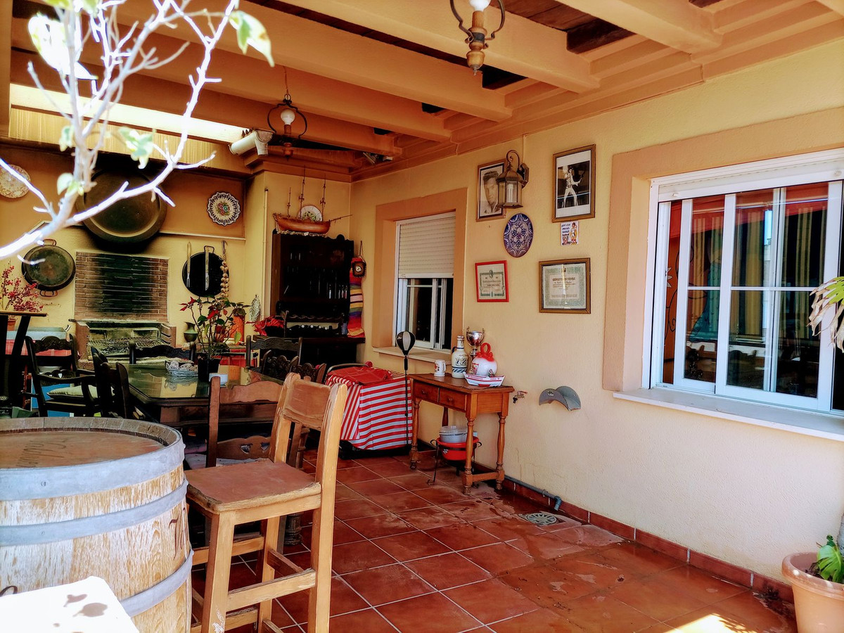 6b8e73d7e40a554b8c2081b07a11204b - 18