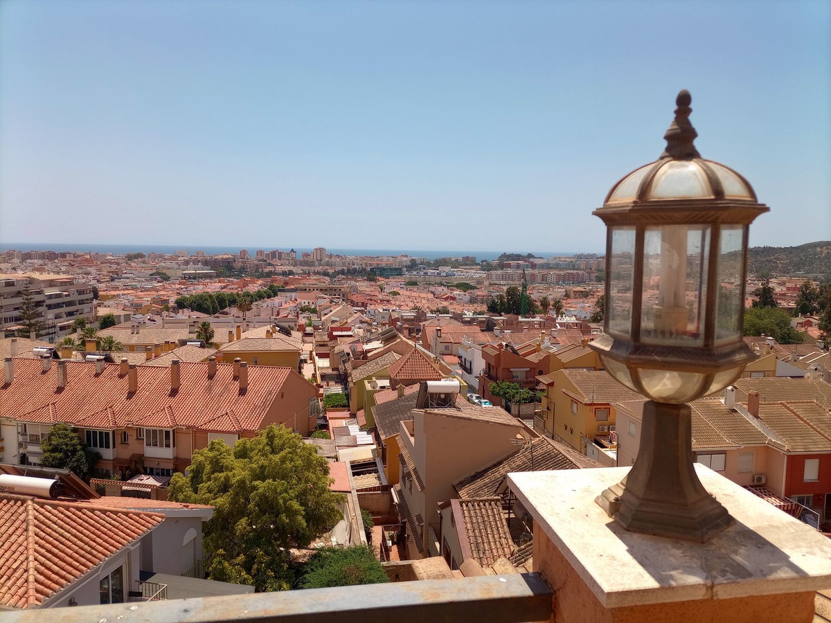 6b8e73d7e40a554b8c2081b07a11204b - 24