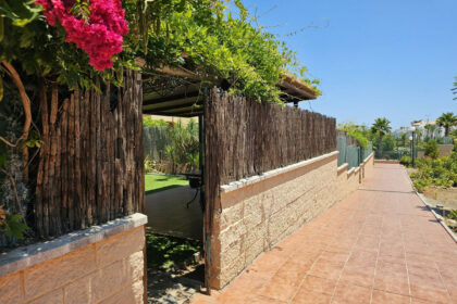 7f761639cfcf7d990cd24b049d94ac7d - 30