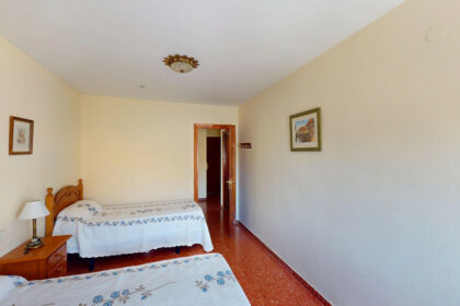 83f34a81a2650bc1faae0695ac72f2f5 - 12