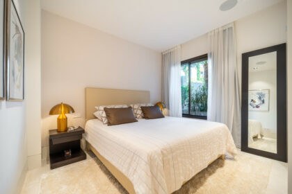 85b3fdf08b07e6d423ae8727459c4065 - 12