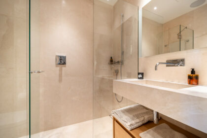 85b3fdf08b07e6d423ae8727459c4065 - 13