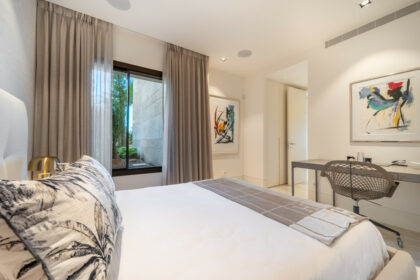 85b3fdf08b07e6d423ae8727459c4065 - 14