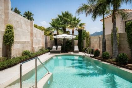 85b3fdf08b07e6d423ae8727459c4065 - 21