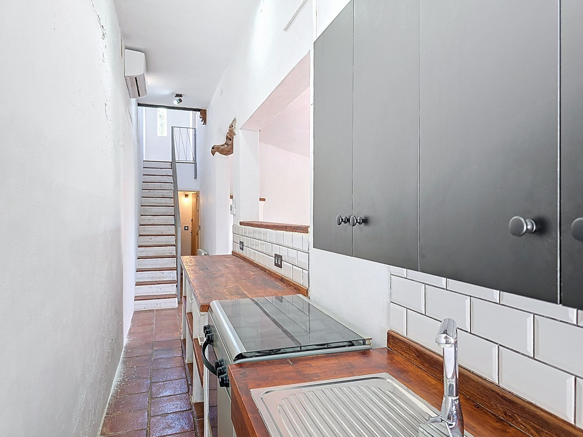 9df2e3e55eb07ae7ca69ec04629be972 - 12