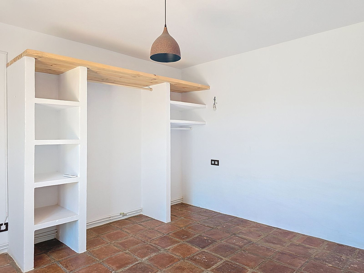 9df2e3e55eb07ae7ca69ec04629be972 - 17