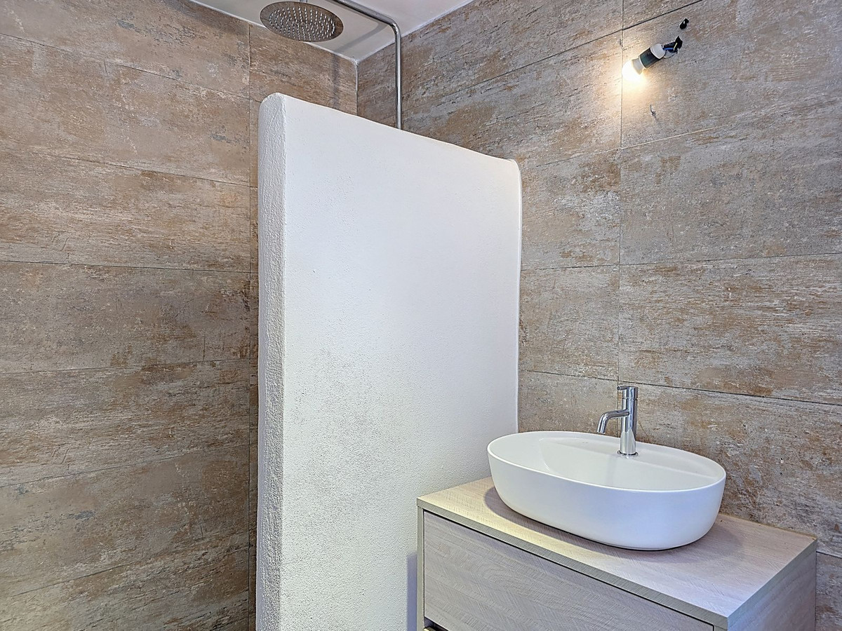 9df2e3e55eb07ae7ca69ec04629be972 - 18