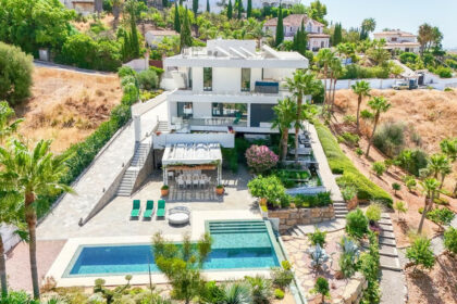 a46d2a5a256c241349fce8fe808cbff3 - 1