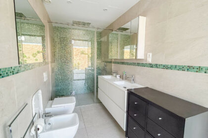 a46d2a5a256c241349fce8fe808cbff3 - 12