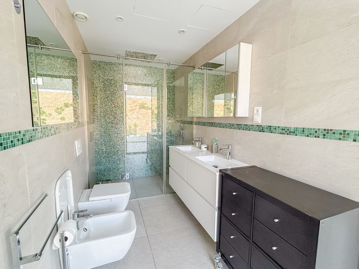 a46d2a5a256c241349fce8fe808cbff3 - 12