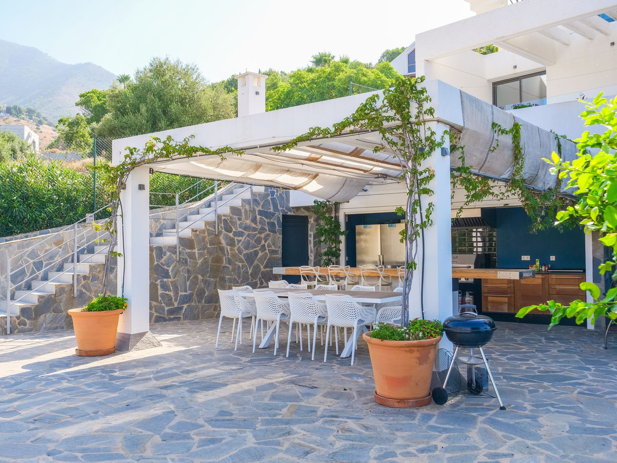 a46d2a5a256c241349fce8fe808cbff3 - 20