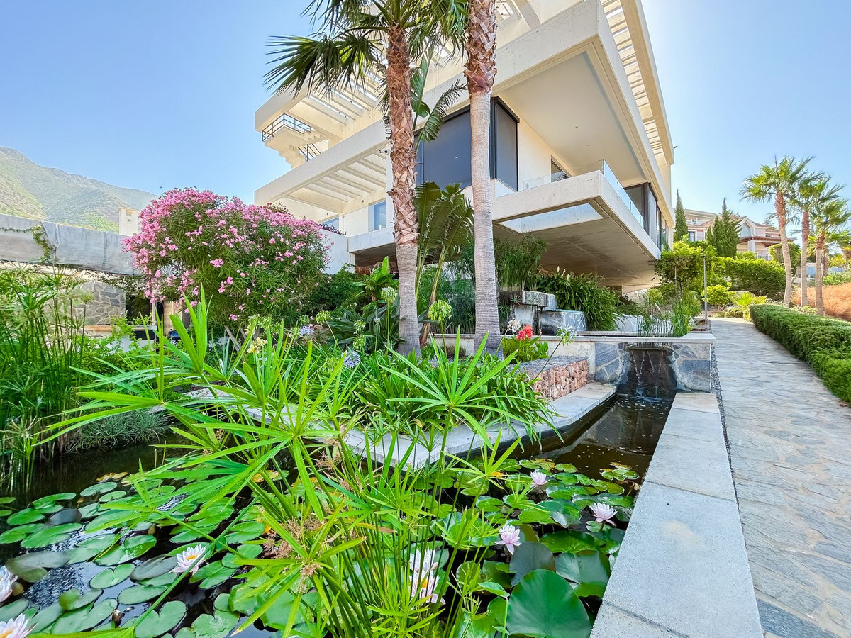 a46d2a5a256c241349fce8fe808cbff3 - 25