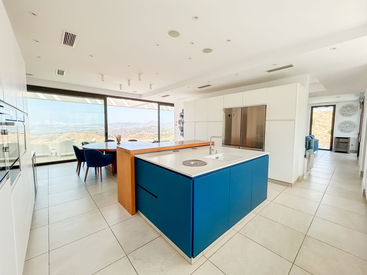 a46d2a5a256c241349fce8fe808cbff3 - 8