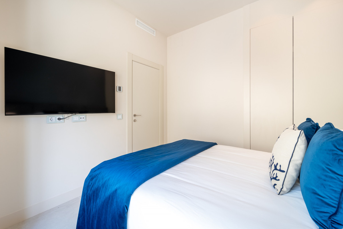 b53600ce2e959febf4d76a3fcddd472c - 18