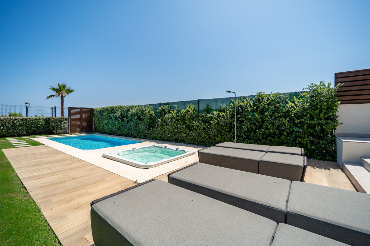 b53600ce2e959febf4d76a3fcddd472c - 32