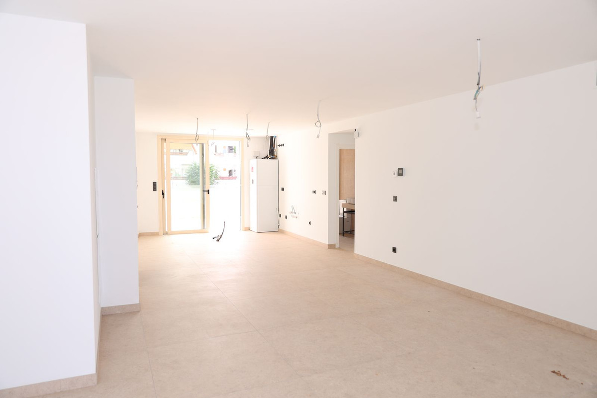 b80433f66b611405fd8286a0be86a1a1 - 11