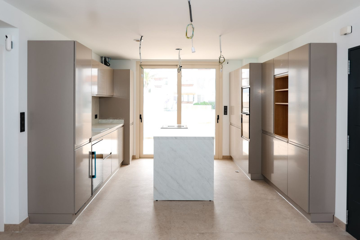 b80433f66b611405fd8286a0be86a1a1 - 18