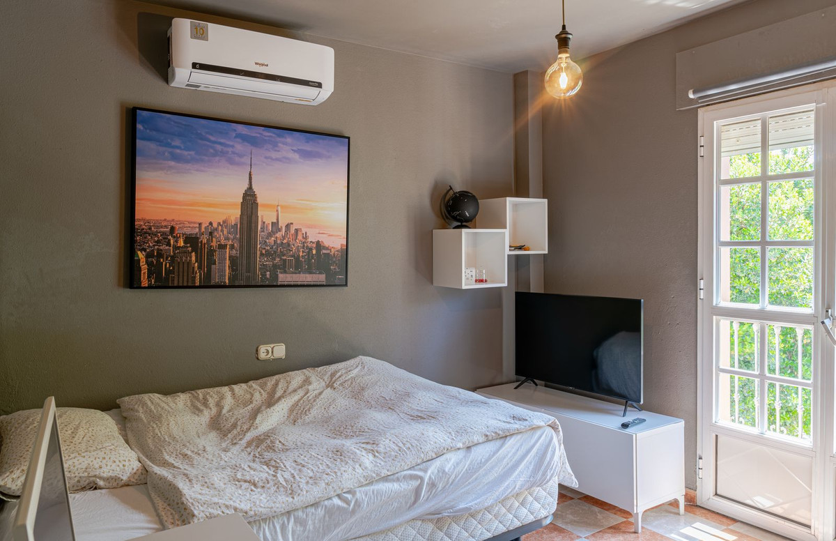 bdab3b83bf9fe14a07a8ce7aeda6d2b4 - 12