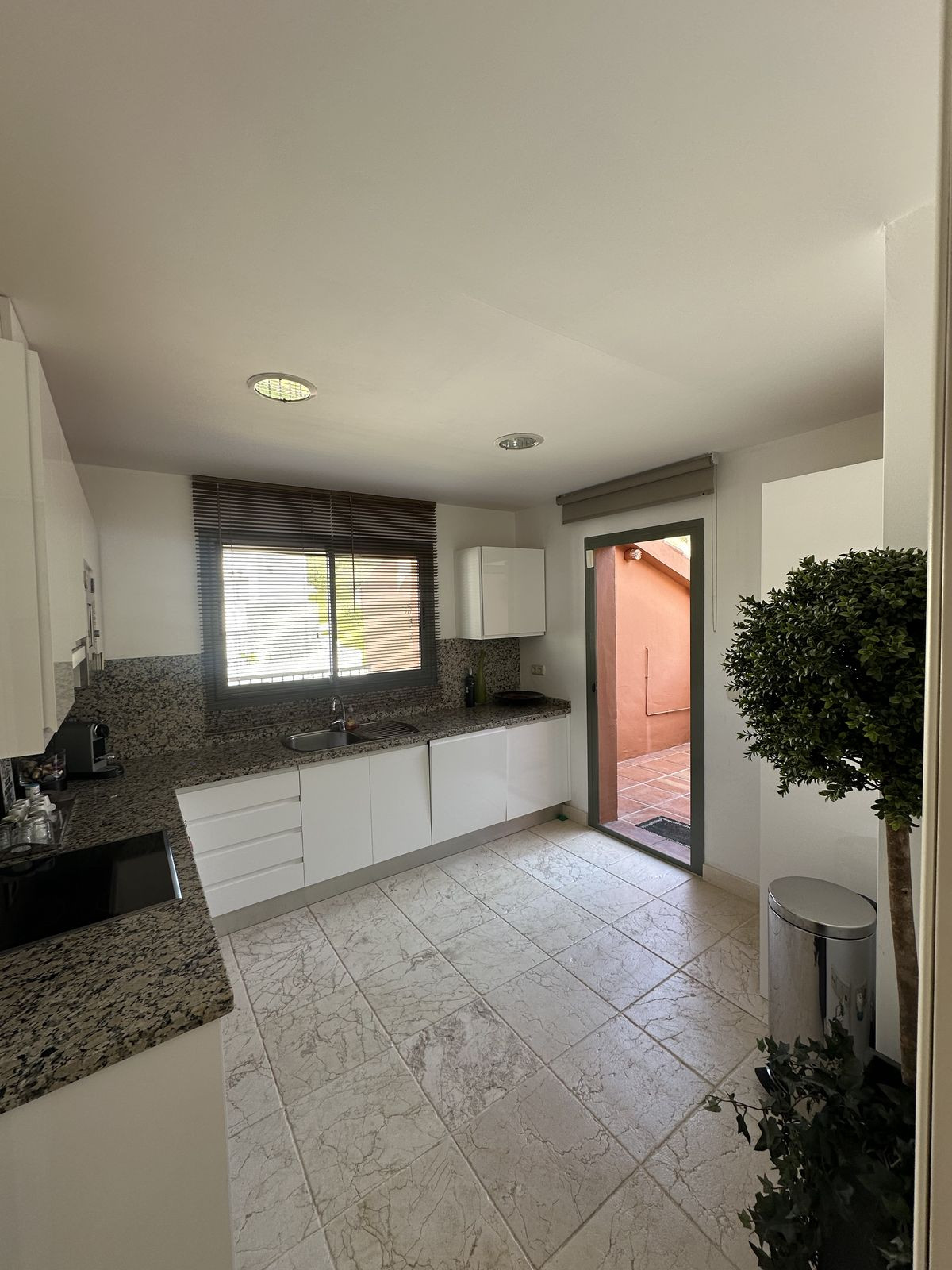 ce324a232877b2e9ac75eef67738325b - 24