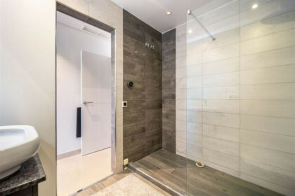 cf2c683934ae74e92c7497e5630415cd - 12