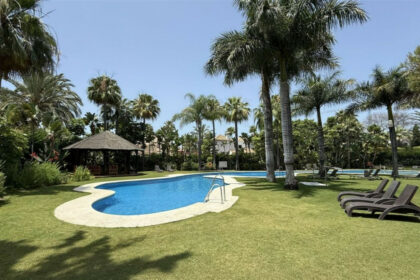 cf2c683934ae74e92c7497e5630415cd - 23