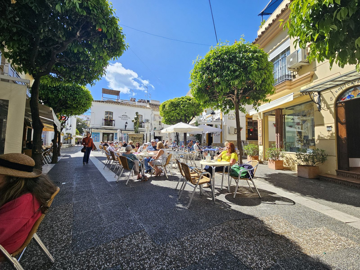 d4a087448f03d092c517ad0282d7eb15 - 2