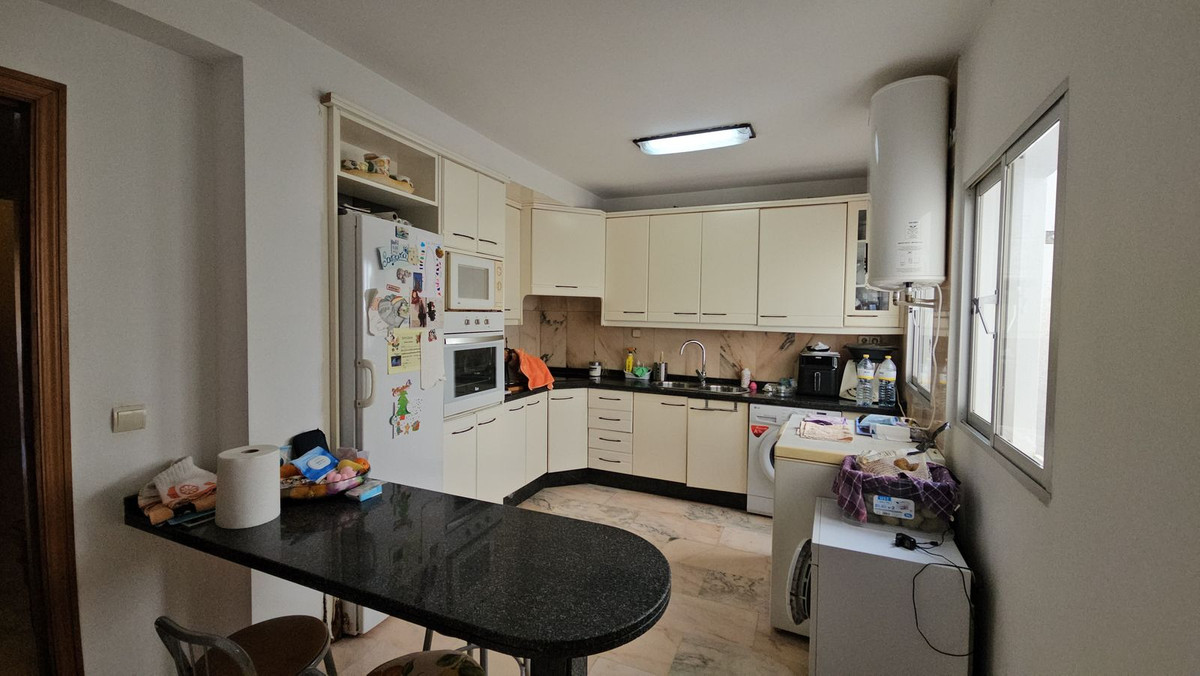 d4a087448f03d092c517ad0282d7eb15 - 5