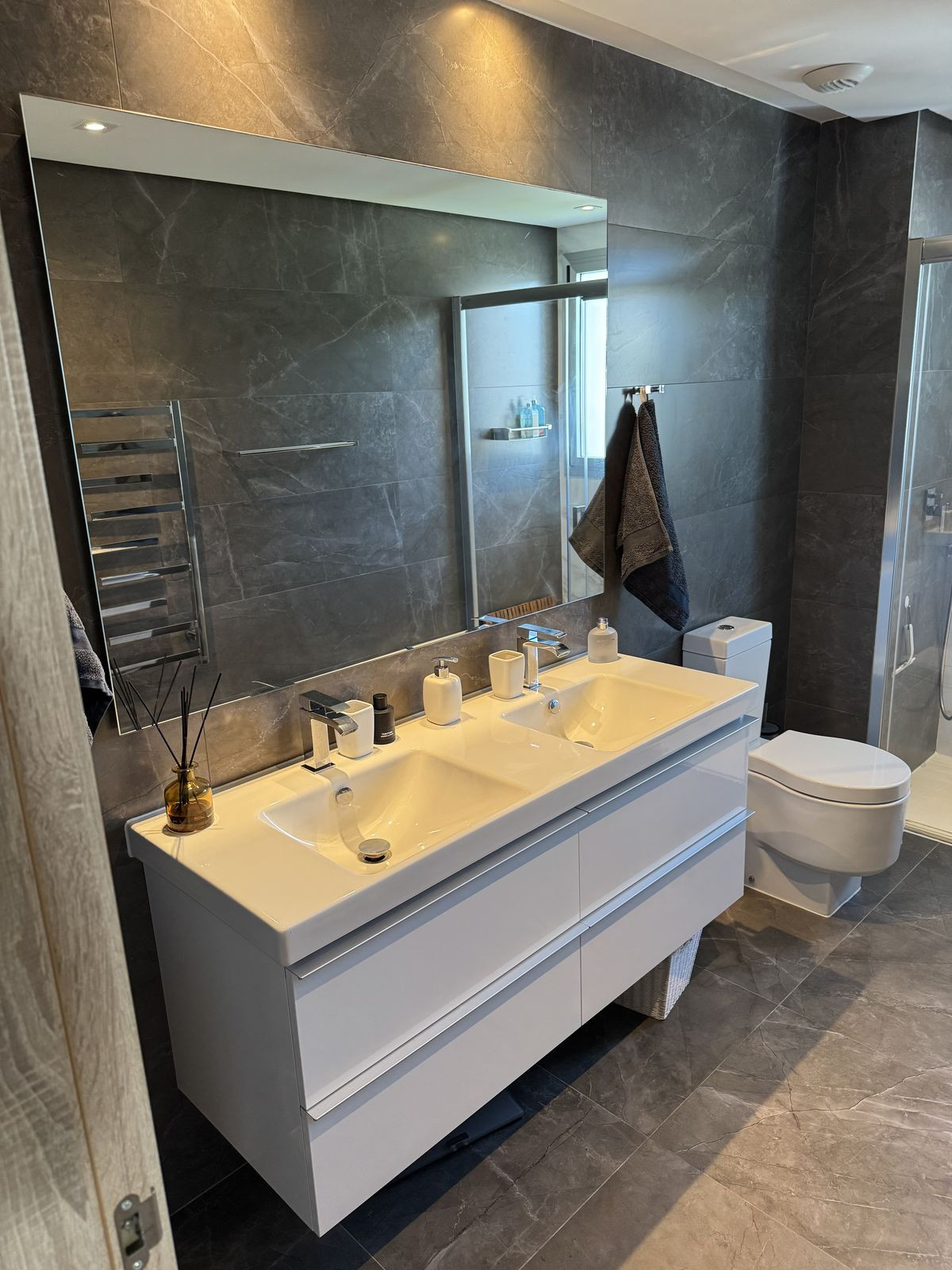 dad2252f816e4033aa428a1875ae8882 - 19