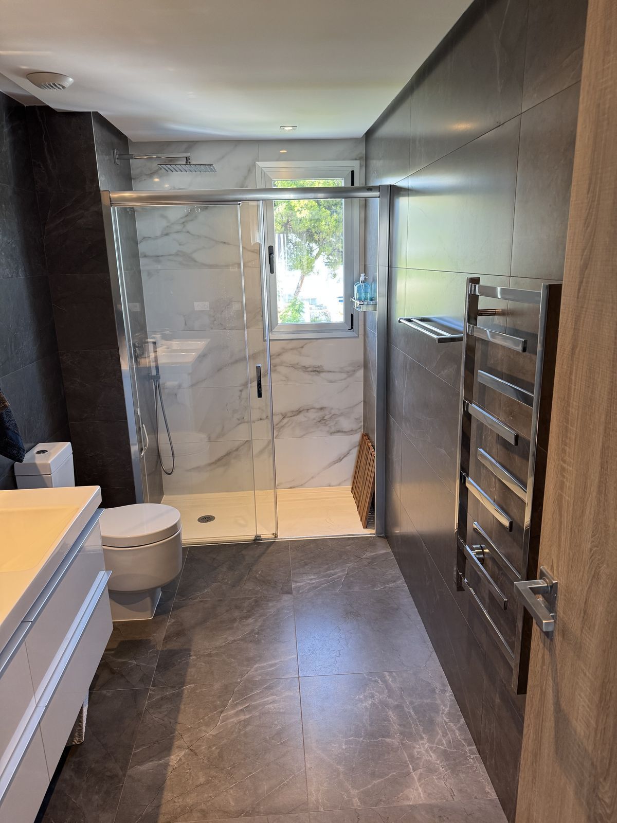 dad2252f816e4033aa428a1875ae8882 - 20