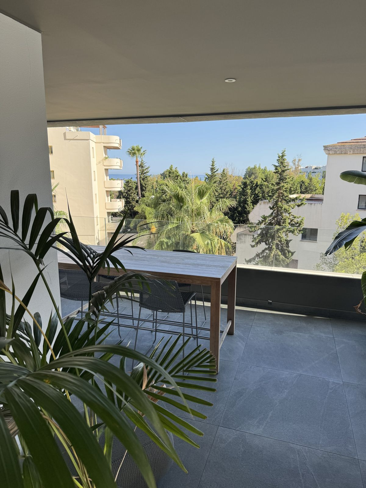 dad2252f816e4033aa428a1875ae8882 - 23