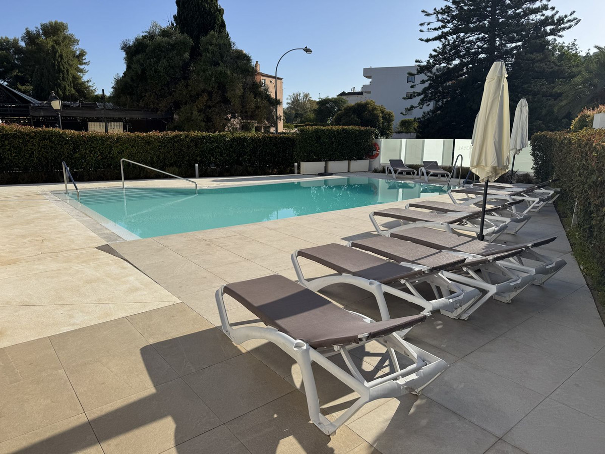 dad2252f816e4033aa428a1875ae8882 - 28