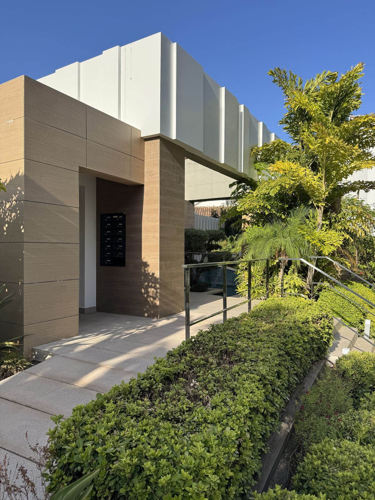 dad2252f816e4033aa428a1875ae8882 - 29