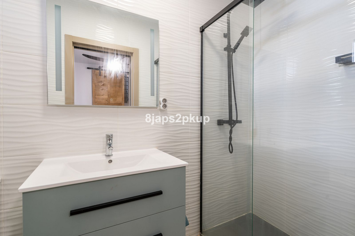 dc82962c415718850bd601f777d5491e - 12