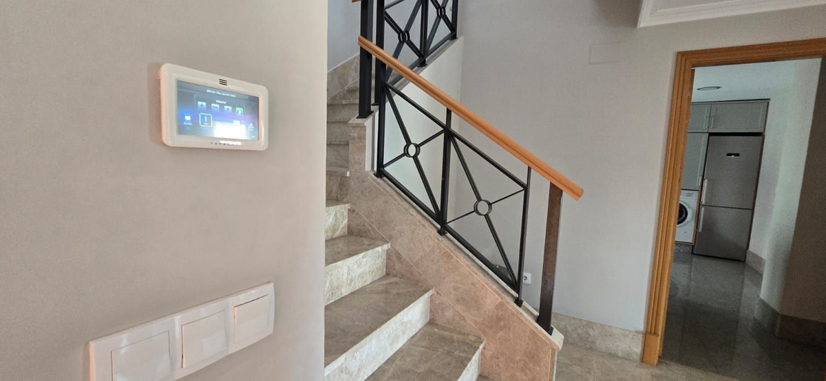 e261c0bb79684c14557dba87606d59a3 - 18