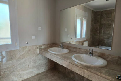 e261c0bb79684c14557dba87606d59a3 - 20