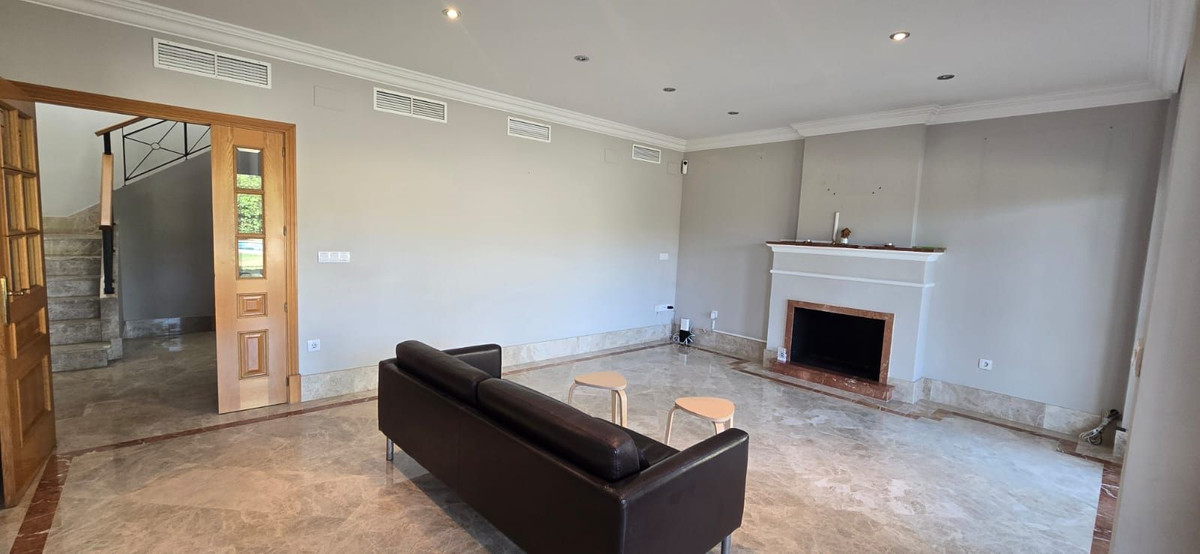 e261c0bb79684c14557dba87606d59a3 - 6