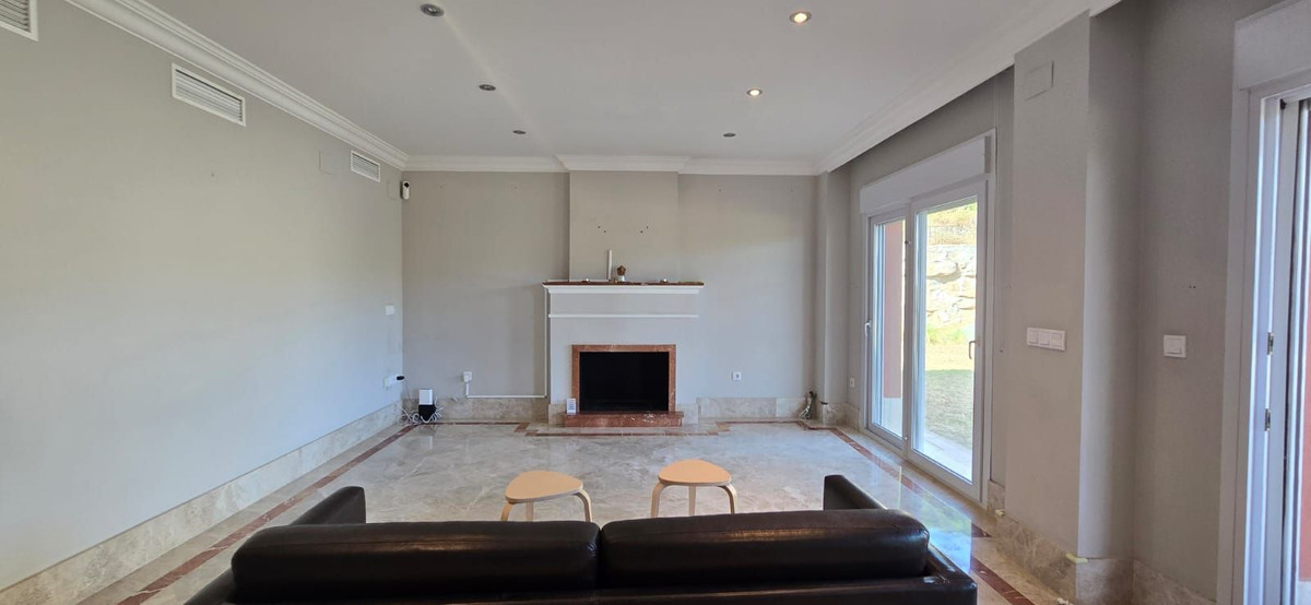 e261c0bb79684c14557dba87606d59a3 - 7