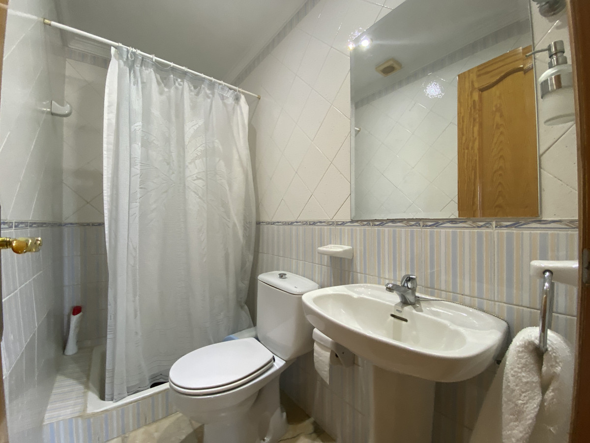 e8f367217b2a34b4e4be6e5bfc5de76a - 12