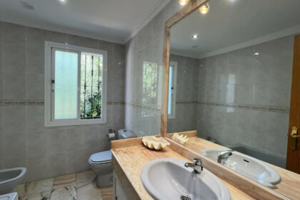 e8f367217b2a34b4e4be6e5bfc5de76a - 13