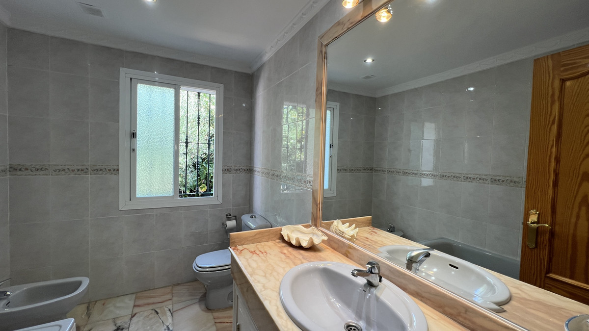 e8f367217b2a34b4e4be6e5bfc5de76a - 13