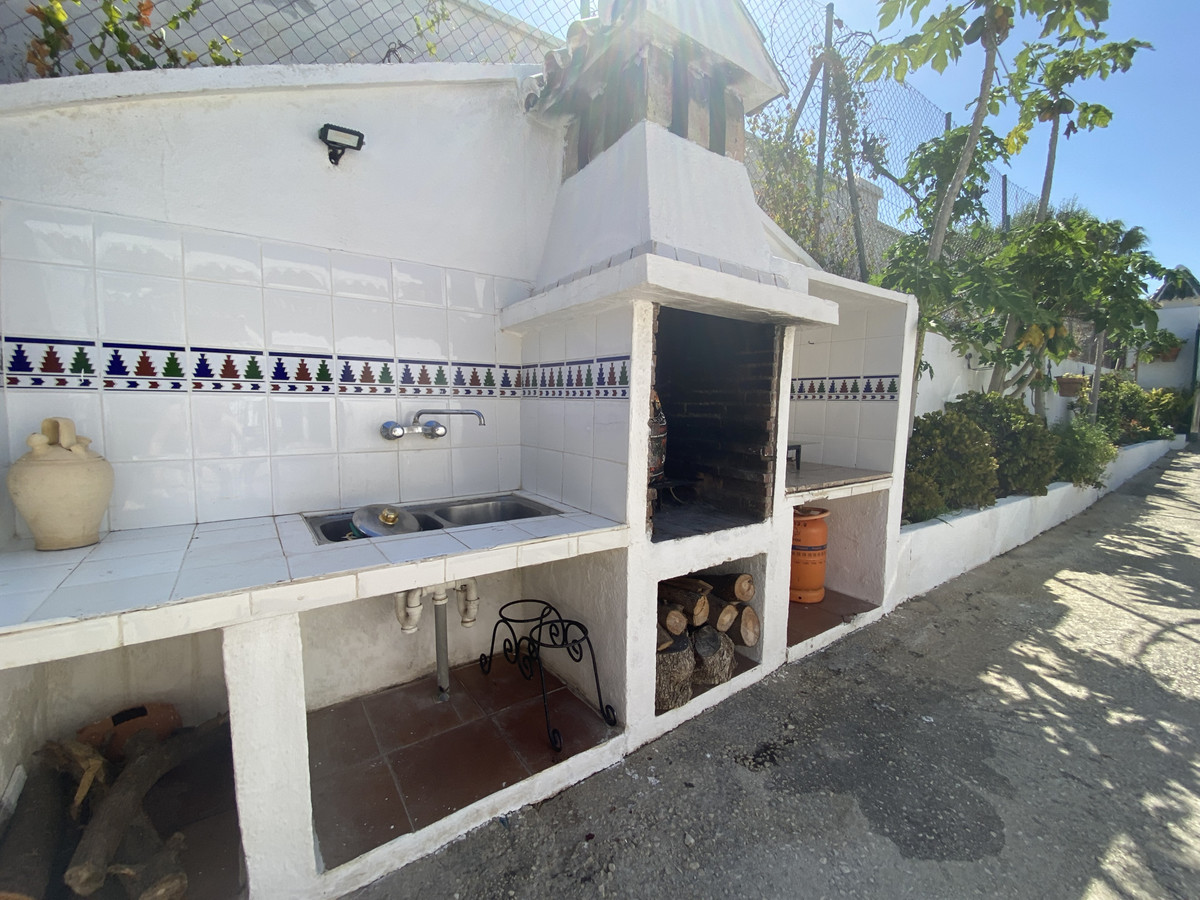 e8f367217b2a34b4e4be6e5bfc5de76a - 14