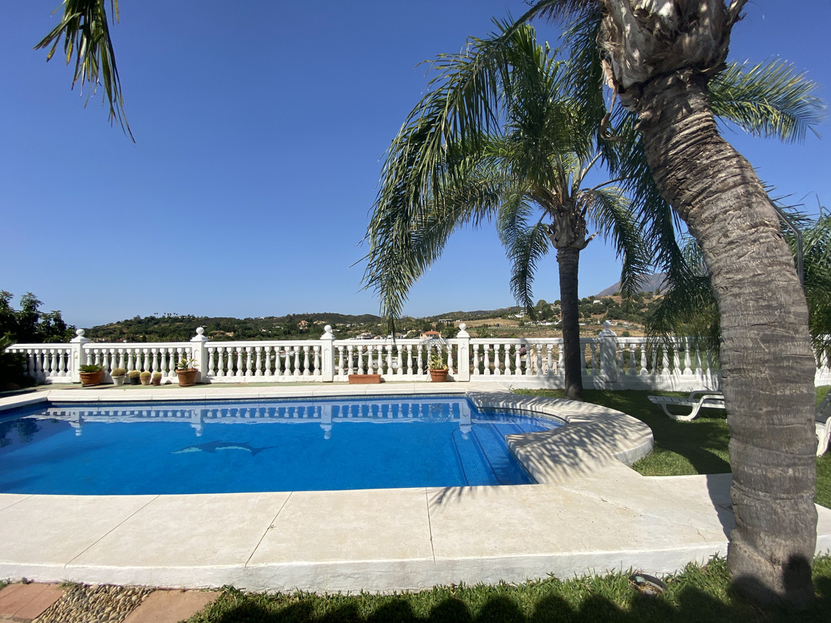 e8f367217b2a34b4e4be6e5bfc5de76a - 18