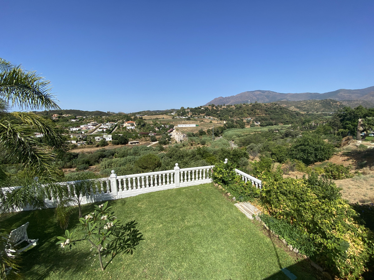 e8f367217b2a34b4e4be6e5bfc5de76a - 19