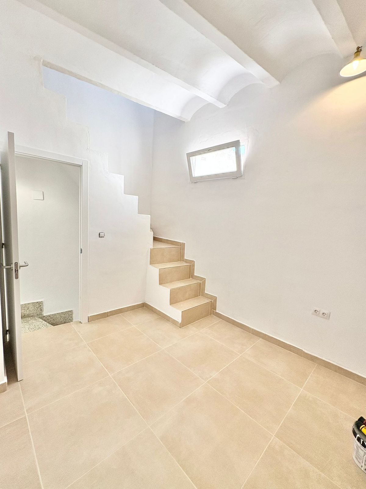 ec385cf4e5c6de964d3735d91a6d0566 - 12