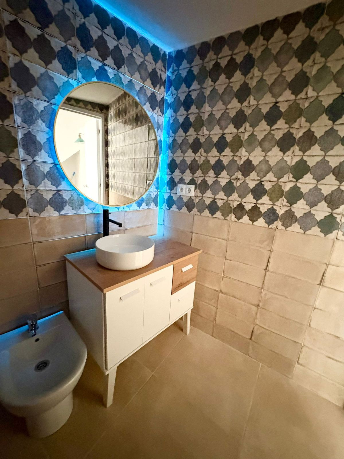 ec385cf4e5c6de964d3735d91a6d0566 - 9