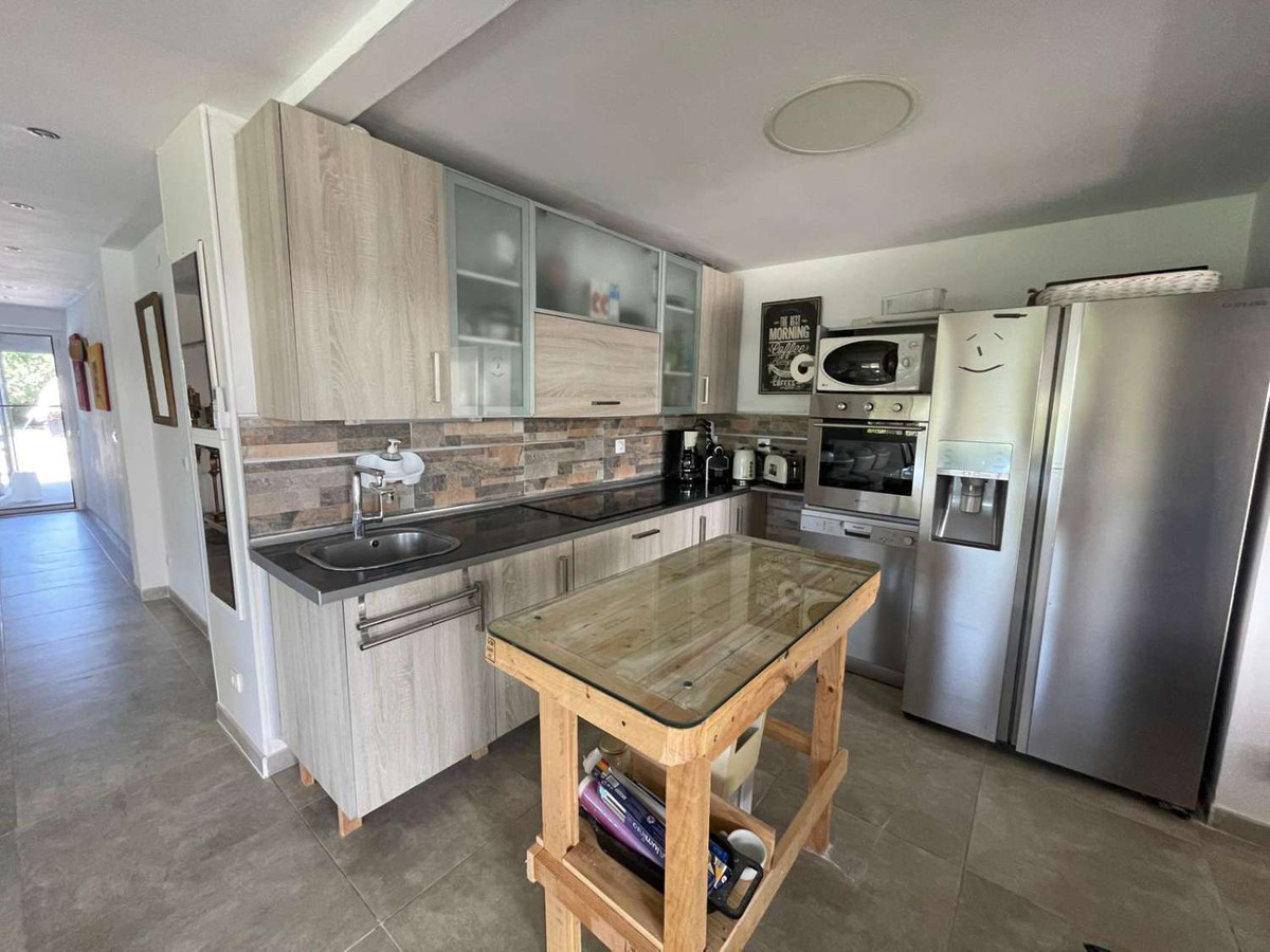 f3920de056d361f1c0787efda9a9d1ec - 22