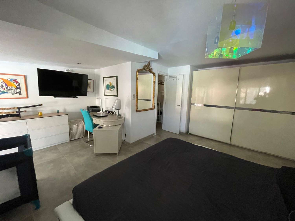 f3920de056d361f1c0787efda9a9d1ec - 33